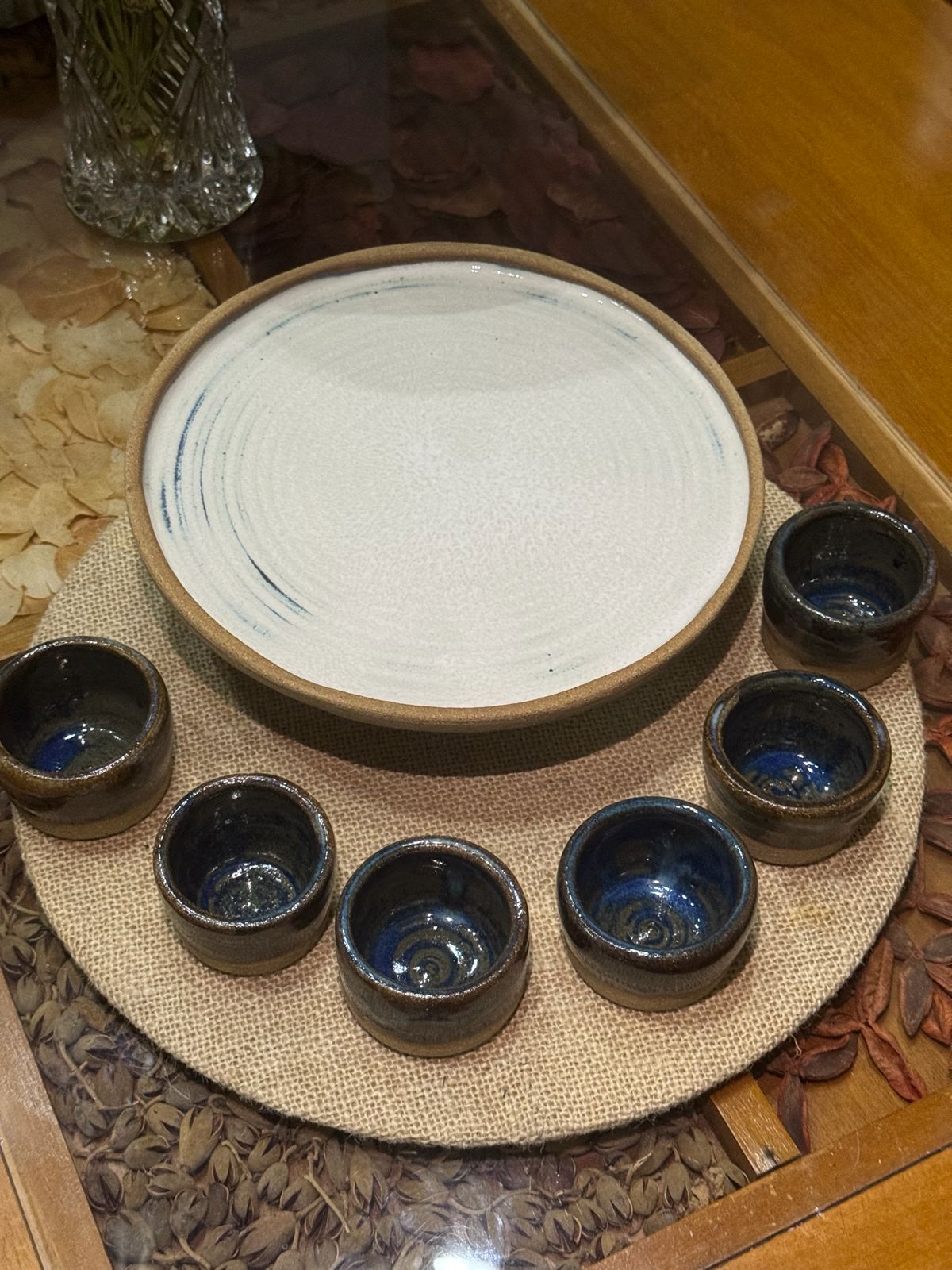 Conjunto Artesanal – Boleira + 6 Copinhos de Café