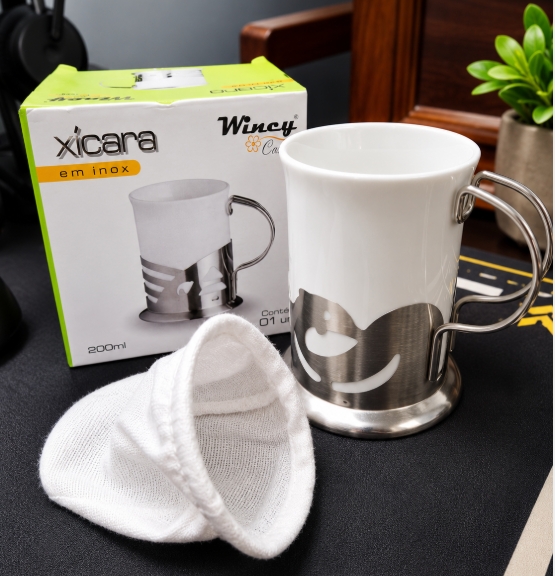 Caneca de louça com Coador de café